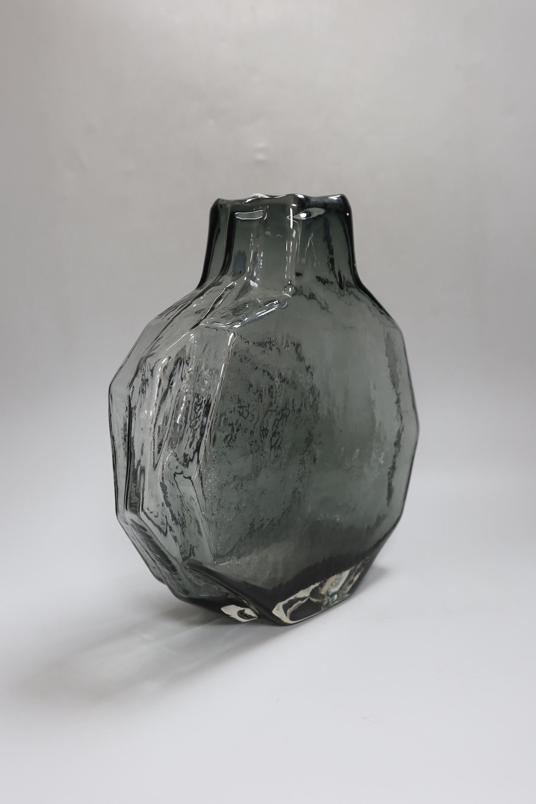 A Whitefriars willow Banjo glass vase, 32cm